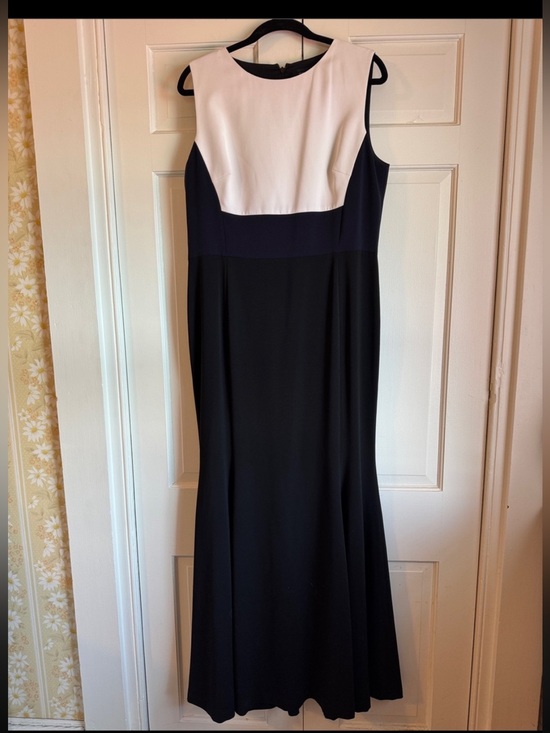 St. John Dresses & Skirts - NWOT St. John Sleeveless Colorblock Maxi Dress in White/Navy/Black Fully Lined